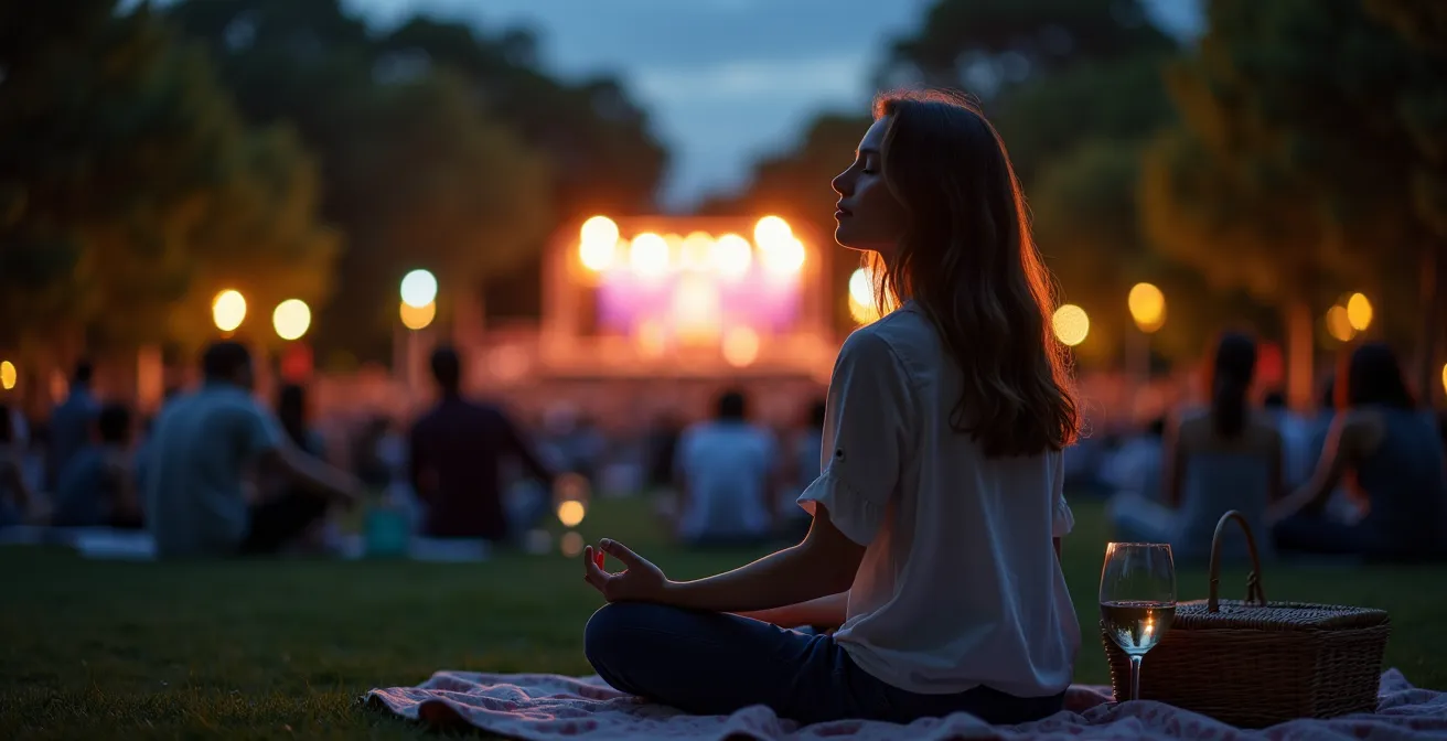 Konzertbesucher in meditativer Haltung beim aufmerksamen Zuhören unter Sternenhimmel